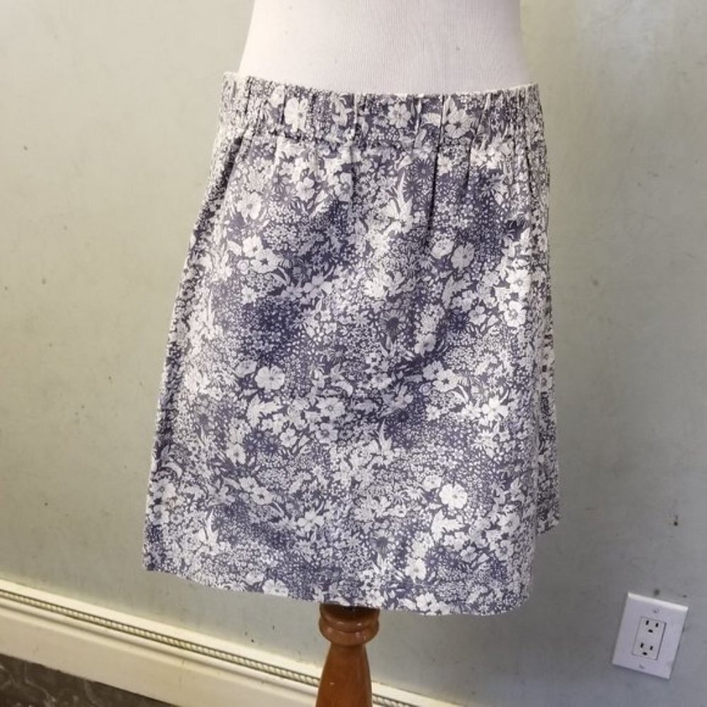 J.crew floral mini with a yellow zipper women's size 6
